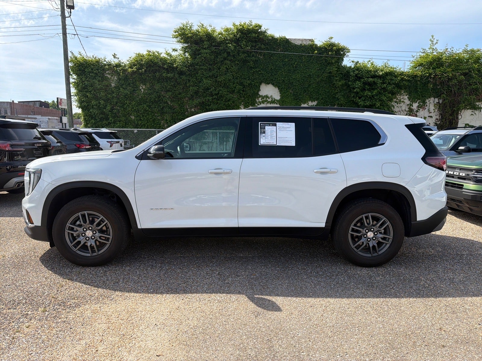 2025 GMC Acadia Elevation