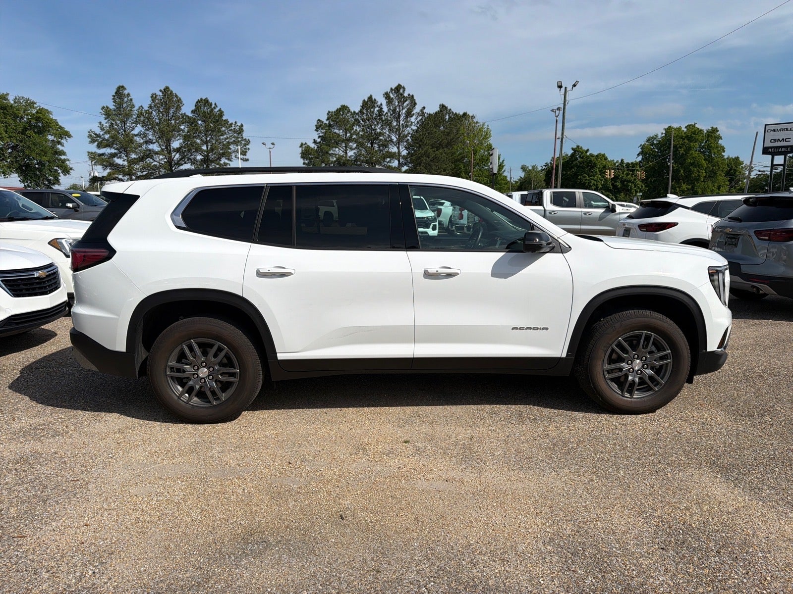 2025 GMC Acadia Elevation