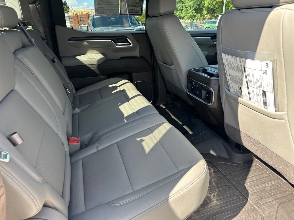 2024 GMC Sierra 1500 SLT - Photo 11